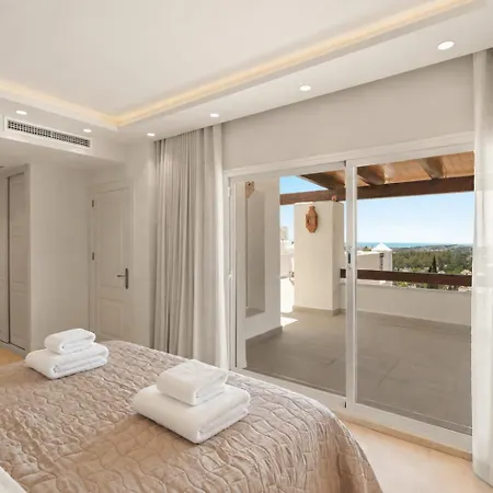 فندق New Luxury Penthouse Rooftop Jacuzzi & Sea View ماربيا