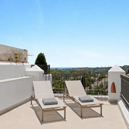 New Luxury Penthouse Rooftop Jacuzzi & Sea View