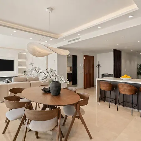 New Luxury Penthouse Rooftop Jacuzzi & Sea View *