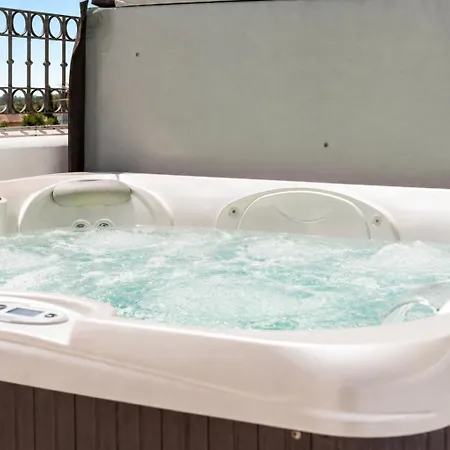 New Luxury Penthouse Rooftop Jacuzzi & Sea View * ماربيا