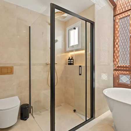 فندق New Luxury Penthouse Rooftop Jacuzzi & Sea View ماربيا