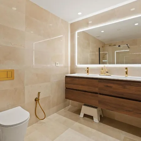 New Luxury Penthouse Rooftop Jacuzzi & Sea View فندق