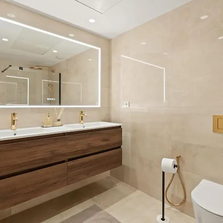 New Luxury Penthouse Rooftop Jacuzzi & Sea View * ماربيا